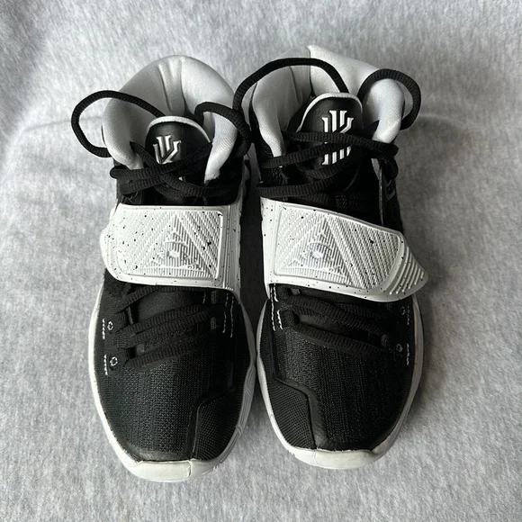 ❤️❤️ NIKE KYRIE 6 TEAM BLACK, SIZE 4.5🥰🥰🥰